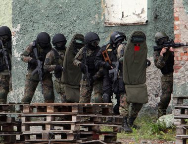 Βίντεο: Βροχή πυρών ρωσικών δυνάμεων ασφαλείας εναντίον ισλαμιστών τρομοκρατών